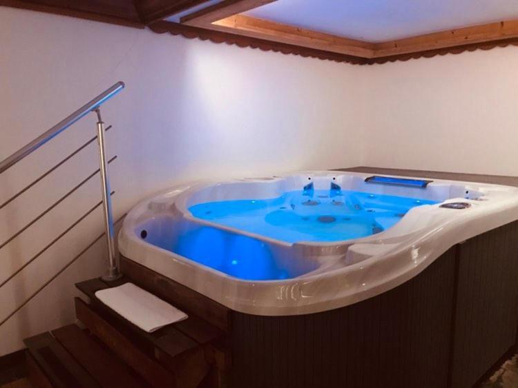Hotel Athena Brides-les-Bains Bagian luar foto