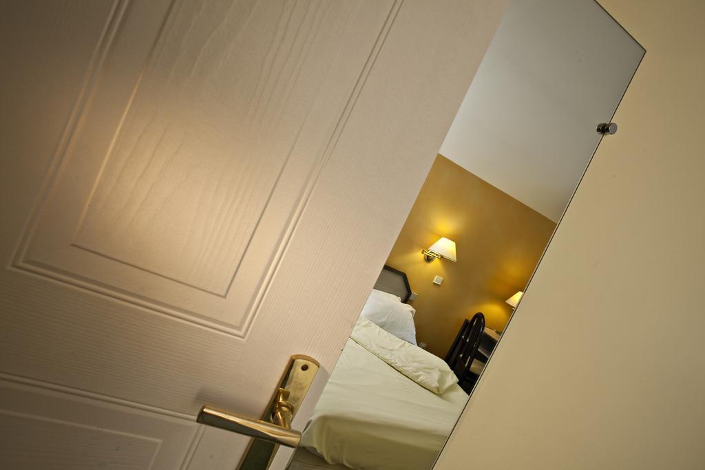 Hotel Athena Brides-les-Bains Bagian luar foto